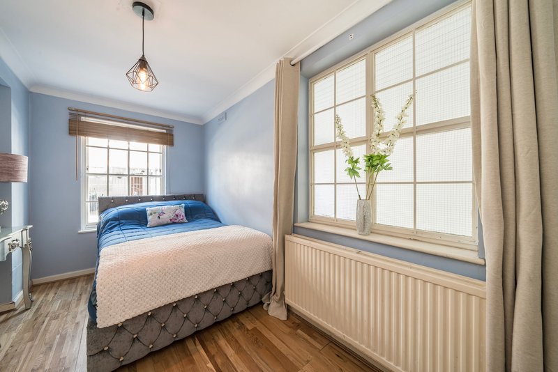 3-Bed, 3-Bath Mews Townhouse with Parking beside Maida Vale Tube