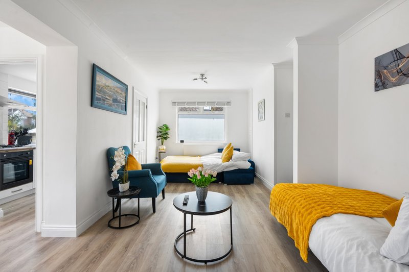 4-Bed House | Free Parking | Sleeps 12 | Brighton
