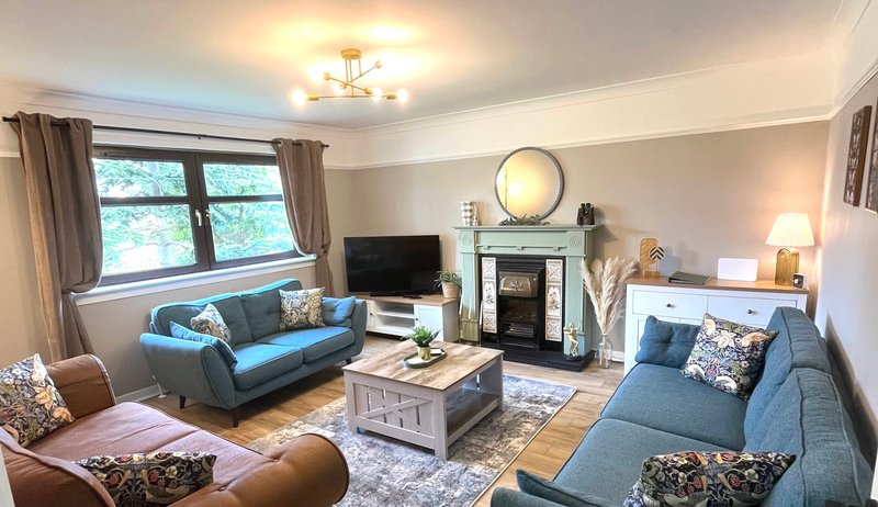 4-Bedroom, 2-Bathroom home in Dunoon with private parking