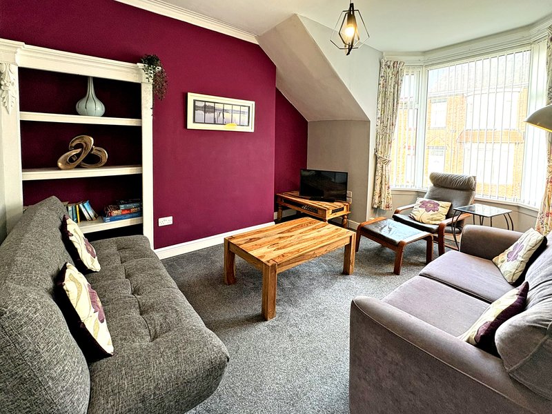 Cosy apartment with free parking. Walking distance to City Centre