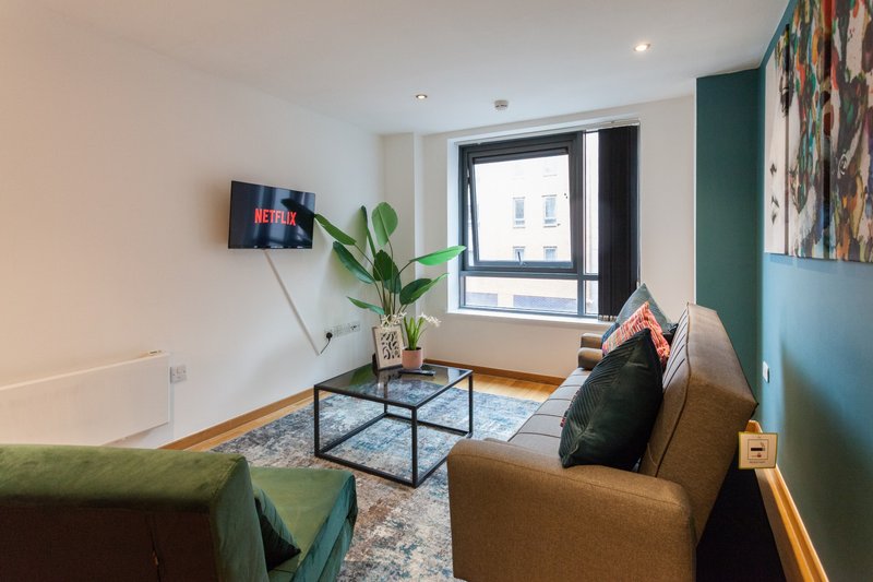 Liverpool Central Home 2Bd | 2 Bth | Sleeps 4