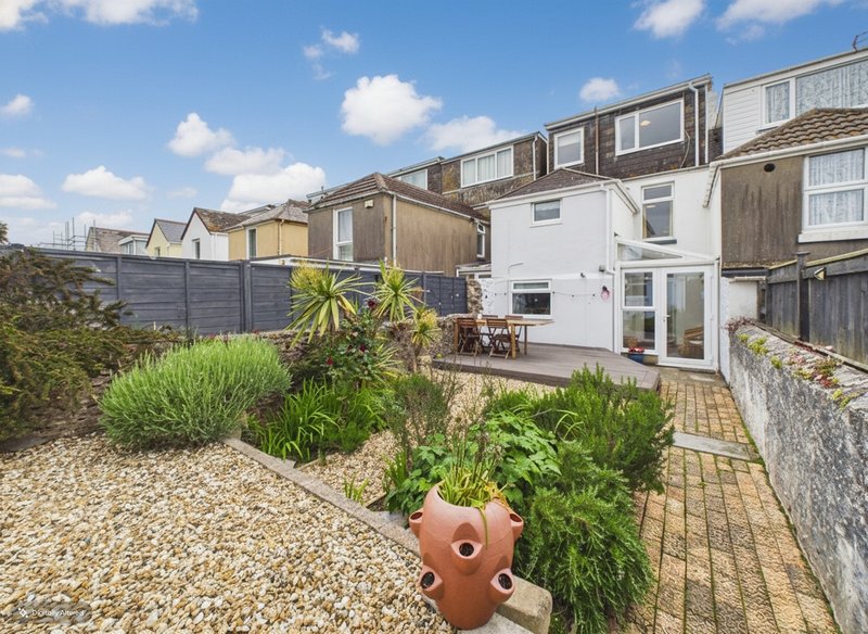 Beachside Retreat | Modern | Spacious | Sleeps 8