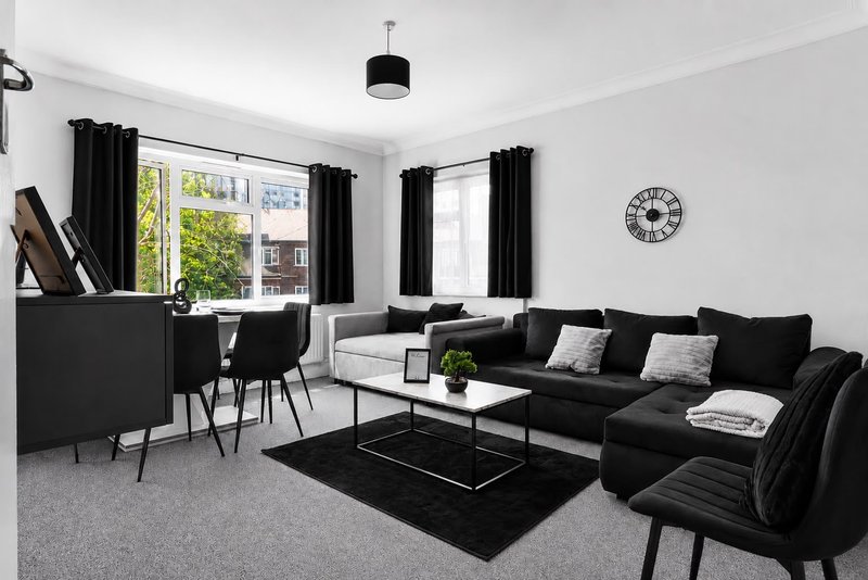 Modern & Stylish 2BR Wembley Apartment | Sleeps 8
