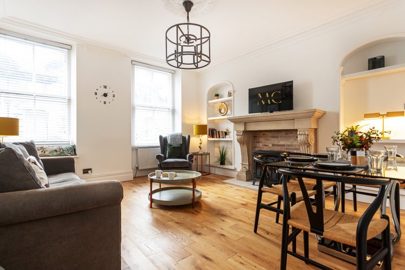 Charming 2BR Flat on Grange-Over-Sands High Street