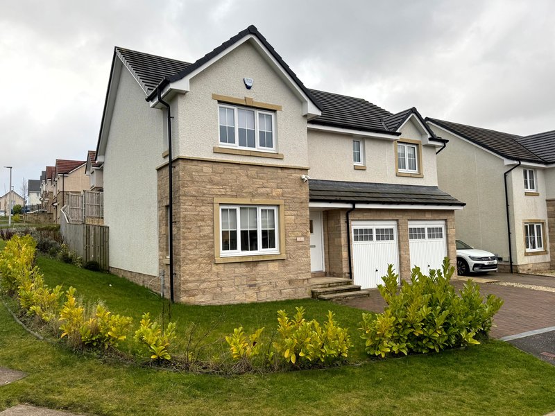 Executive 4-Bed, Detached Luxury Home + Driveway