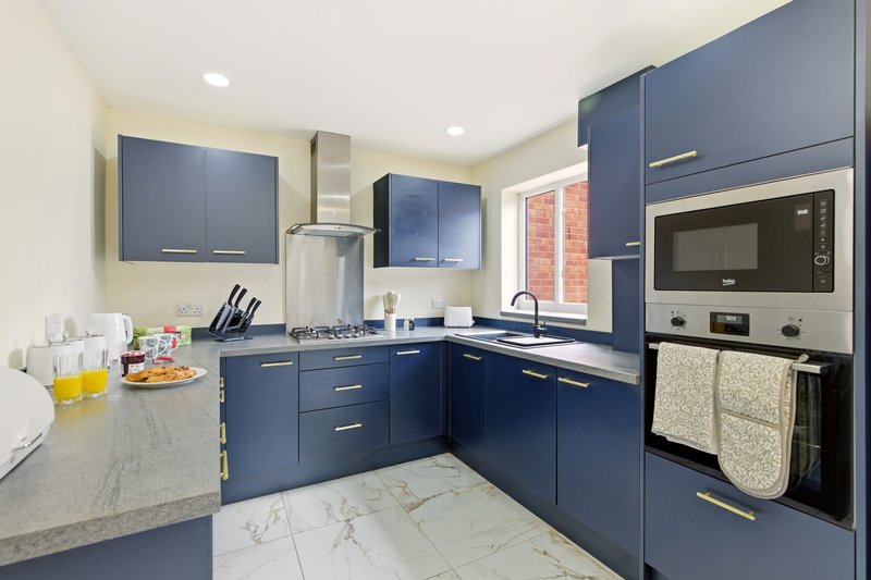 4BR Bedworth Home, Parking, Workspace, WiFi, Near M6 and A444