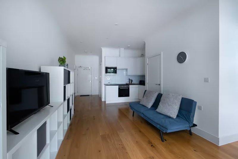 Modern Flat/Sleeps 3/Contractors/Wi-fi