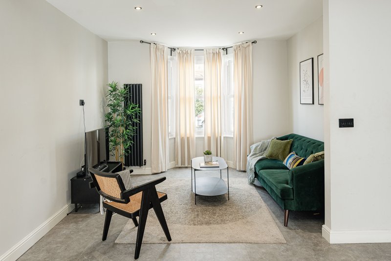 Modern and Spacious house , 30 mins to London Bridge
