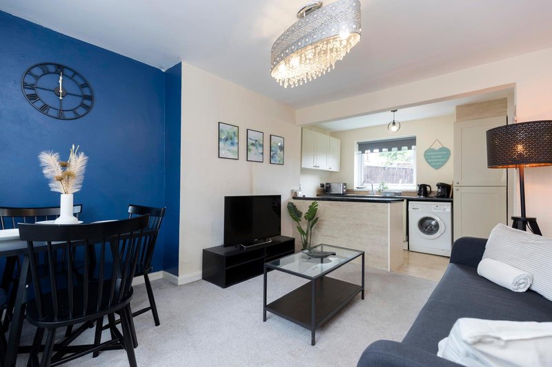 2BR Home in Sunderland | Sleeps 5