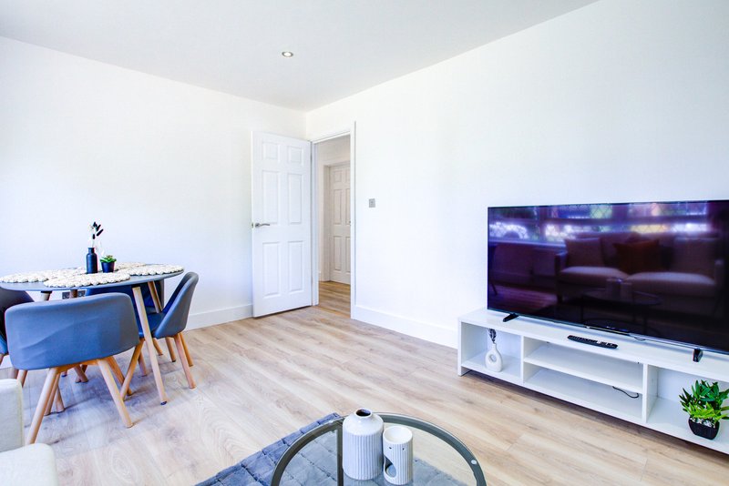 4-Bedroom Bungalow near Colchester with Garden and Driveway for 4 Cars, Sleeps 8