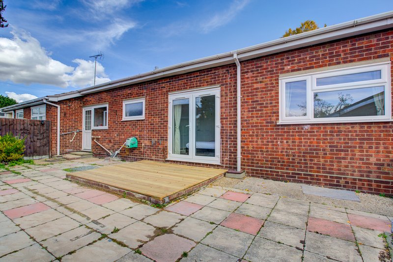 4-Bedroom Bungalow near Colchester with Garden and Driveway for 4 Cars, Sleeps 8