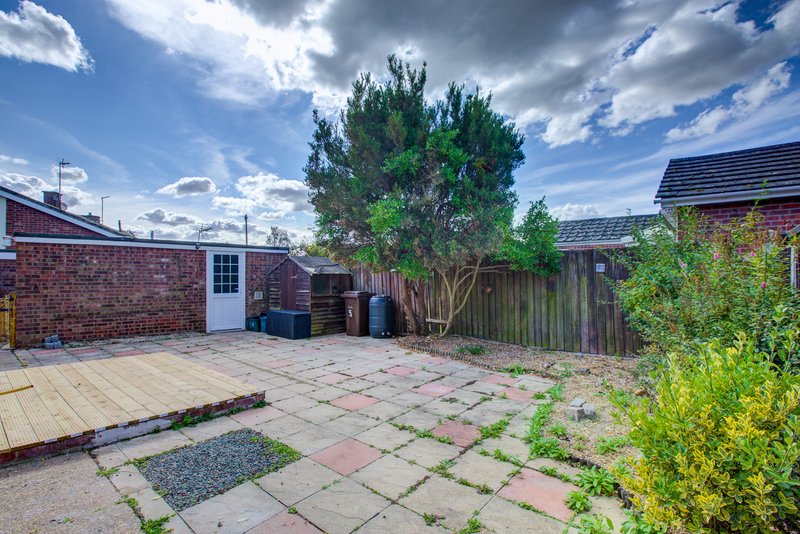 4-Bedroom Bungalow near Colchester with Garden and Driveway for 4 Cars, Sleeps 8
