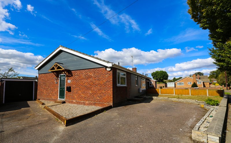 4-Bedroom Bungalow near Colchester with Garden and Driveway for 4 Cars, Sleeps 8