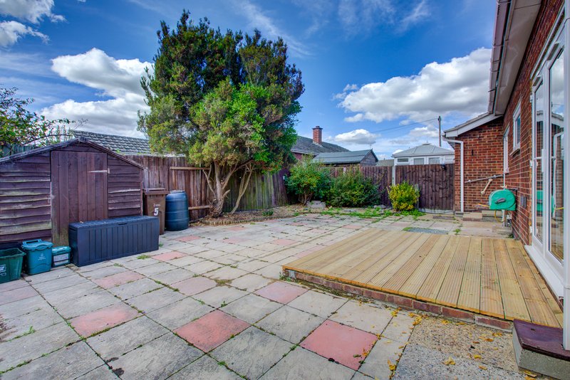 4-Bedroom Bungalow near Colchester with Garden and Driveway for 4 Cars, Sleeps 8