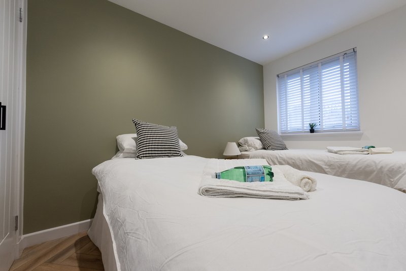 Stylish 1BR House with Garden & Parking