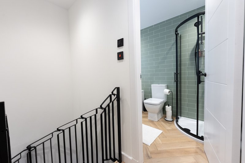 Stylish 1BR House with Garden & Parking