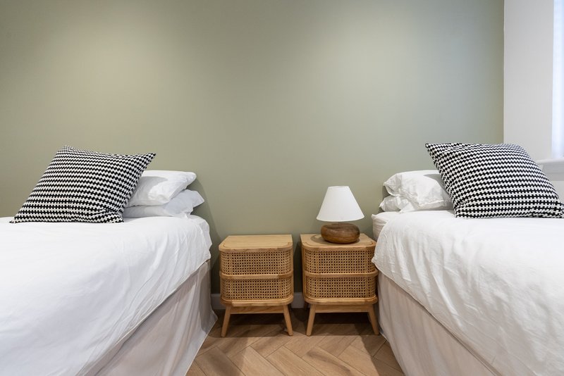 Stylish 1BR House with Garden & Parking