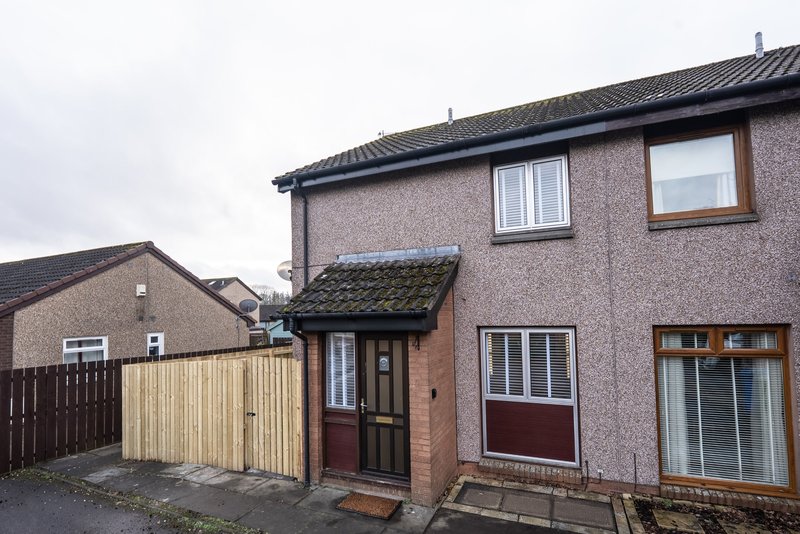 Stylish 1BR House with Garden & Parking