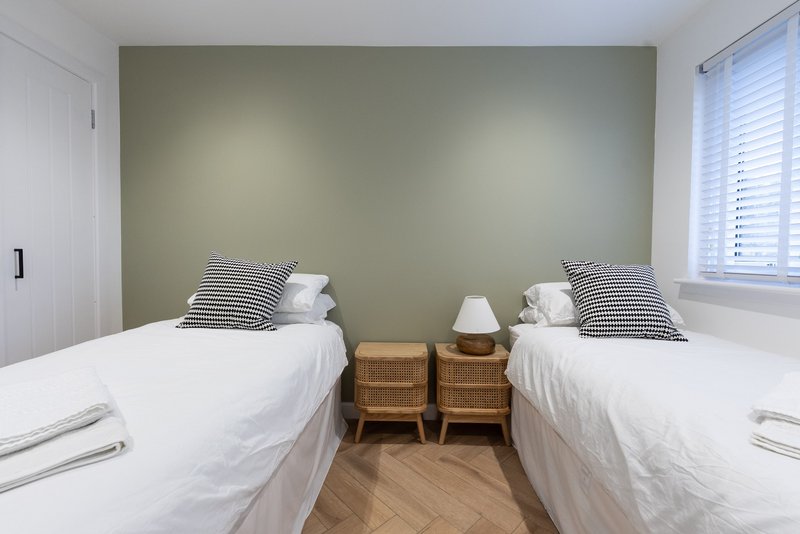 Stylish 1BR House with Garden & Parking
