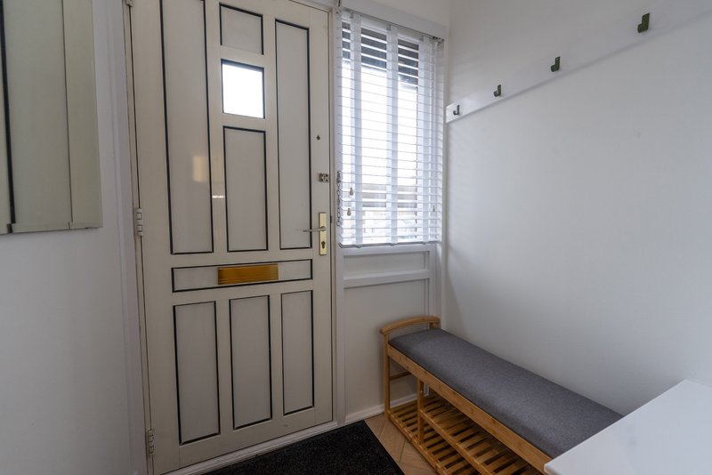 Stylish 1BR House with Garden & Parking