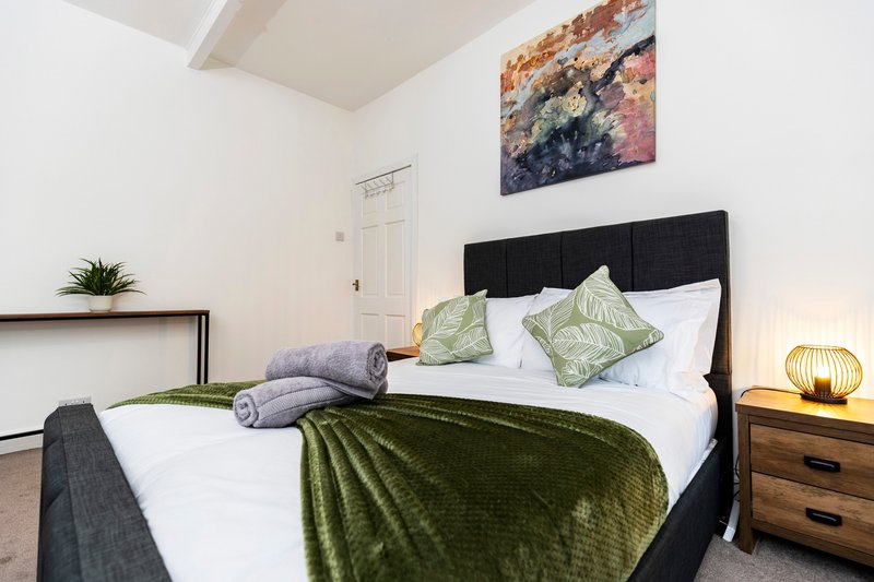 The Cosy Pavilion: Stylish 2BR Free Street Parking