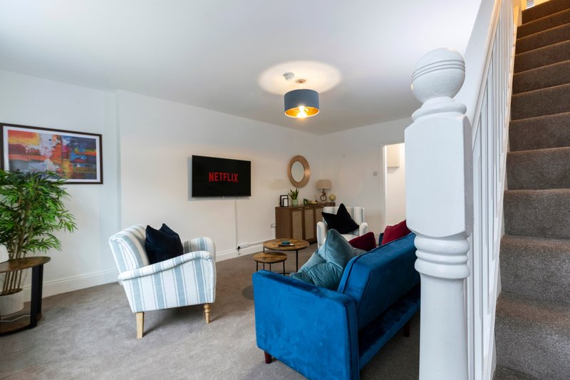 The Cosy Pavilion: Stylish 2BR Free Street Parking