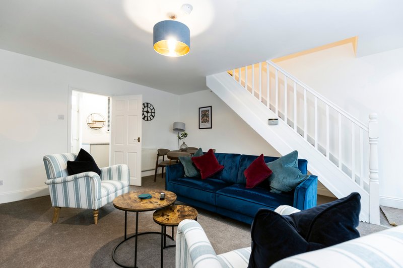 The Cosy Pavilion: Stylish 2BR Free Street Parking