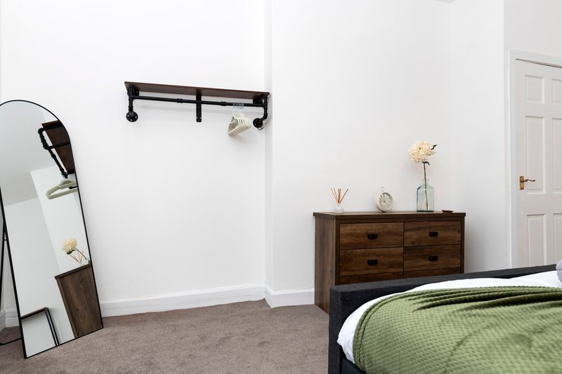 The Cosy Pavilion: Stylish 2BR Free Street Parking