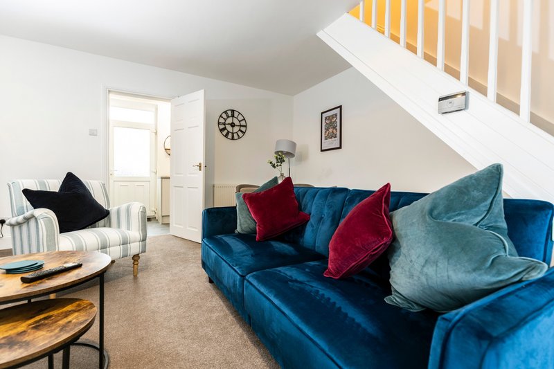 The Cosy Pavilion: Stylish 2BR Free Street Parking