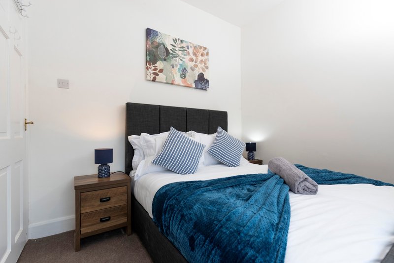 The Cosy Pavilion: Stylish 2BR Free Street Parking