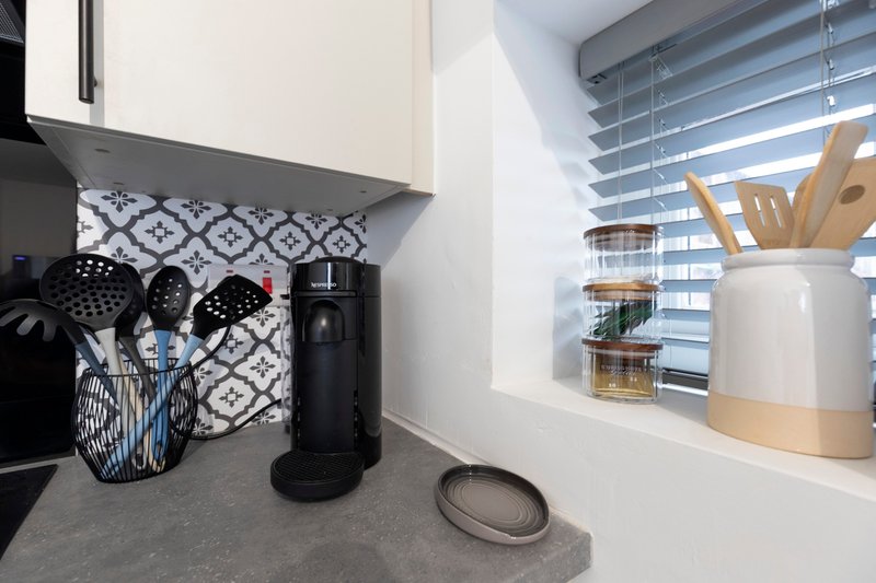 The Cosy Pavilion: Stylish 2BR Free Street Parking