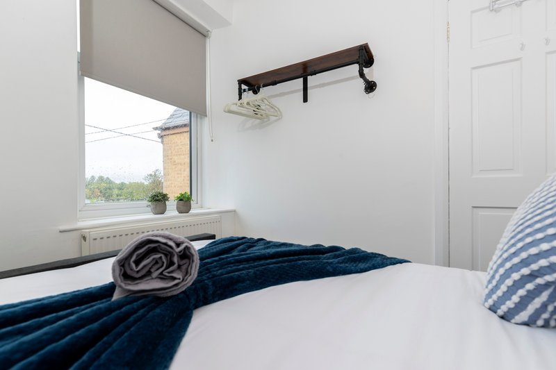 The Cosy Pavilion: Stylish 2BR Free Street Parking