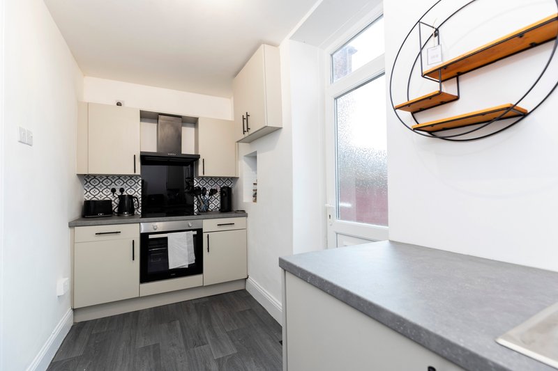 The Cosy Pavilion: Stylish 2BR Free Street Parking