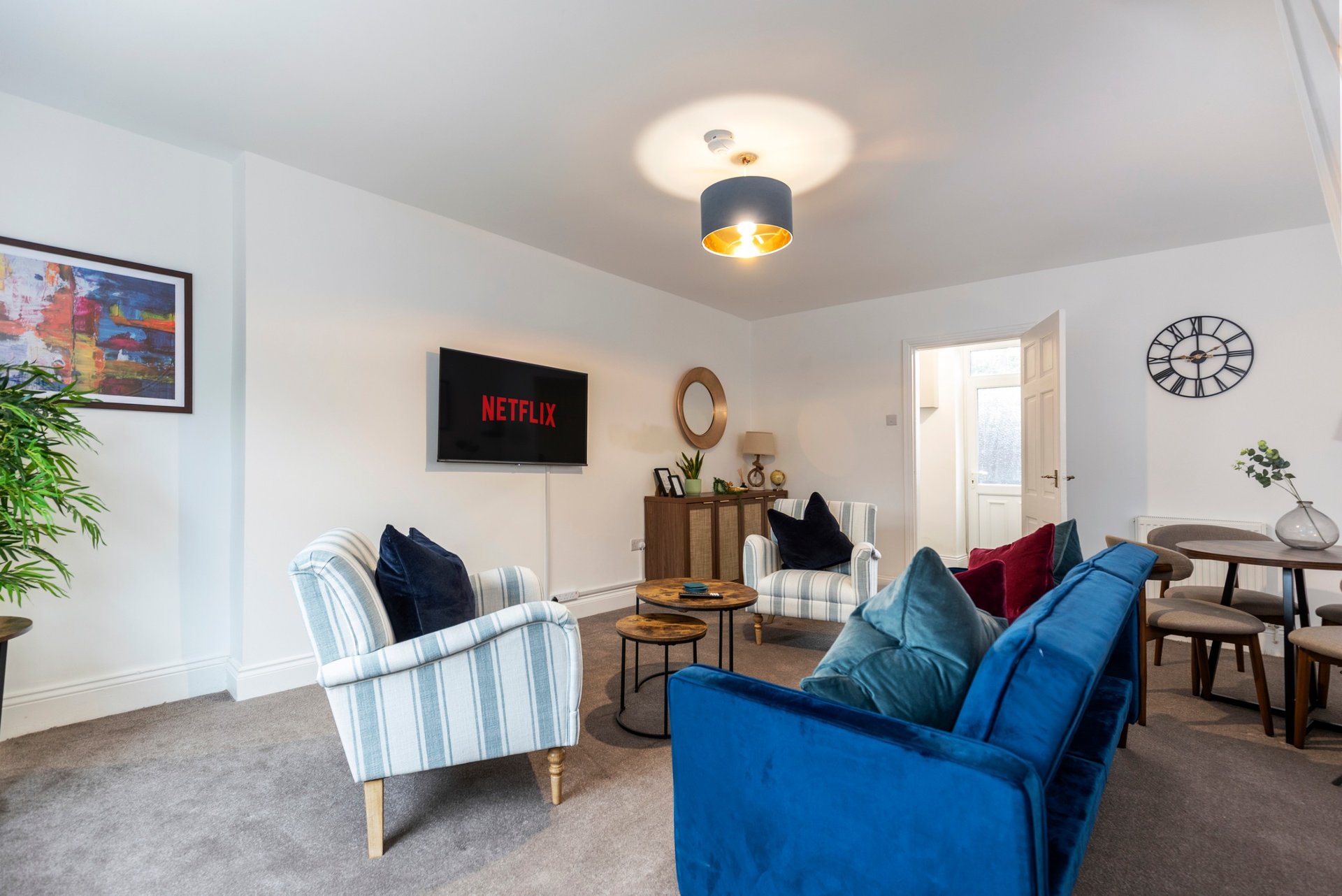 The Cosy Pavilion: Stylish 2BR Free Street Parking