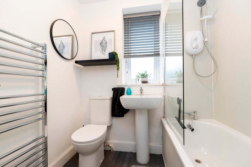 The Cosy Pavilion: Stylish 2BR Free Street Parking