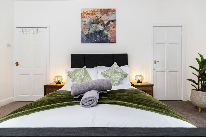 The Cosy Pavilion: Stylish 2BR Free Street Parking