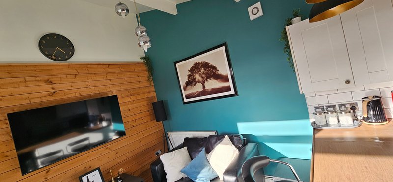 Spacious 5‑Bed Contractor House by Norfolk Park | Parking & Fast WiFi
