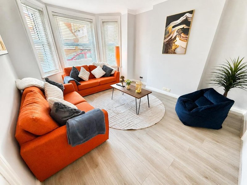 Spacious Four Bedroom Home Close to Beach & Town