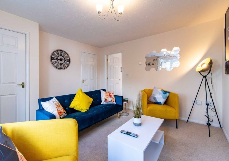 Modern 3BR House | Private Garden & Free Parking | Derby