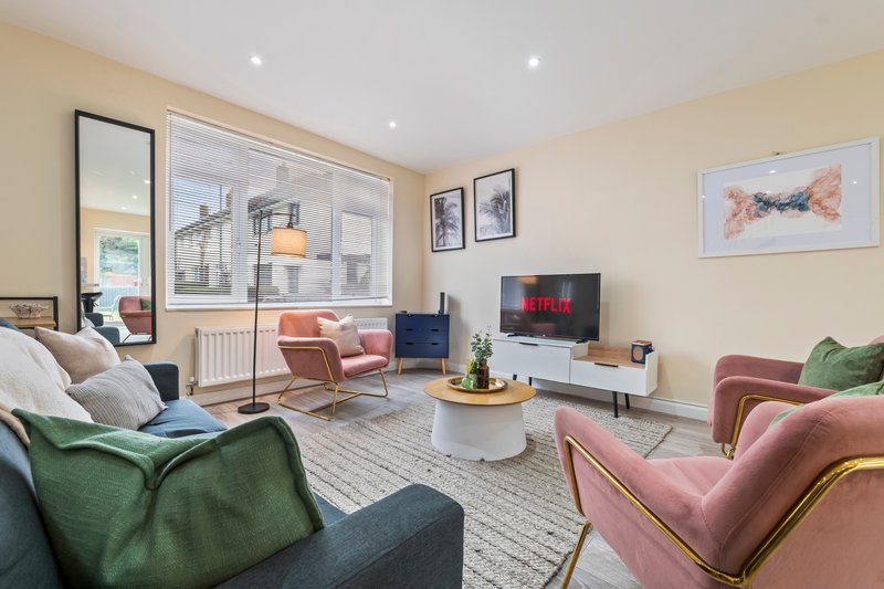 3 Bed Home | Free Parking | Fast WiFi | Gloucester