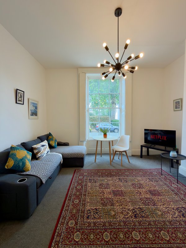 Stylish Apartment Near Town Centre