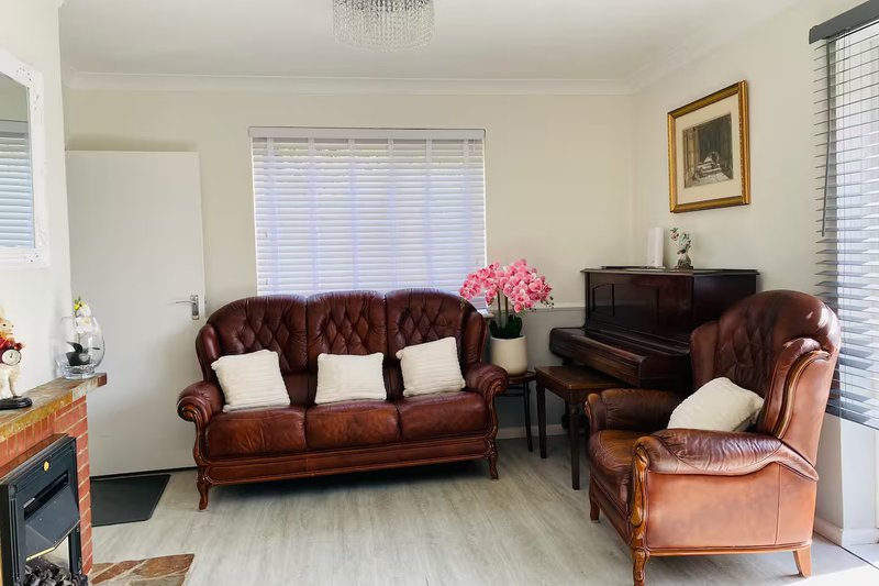 Spacious 5 Bedroom Family Home with Parking | Isle of Wight