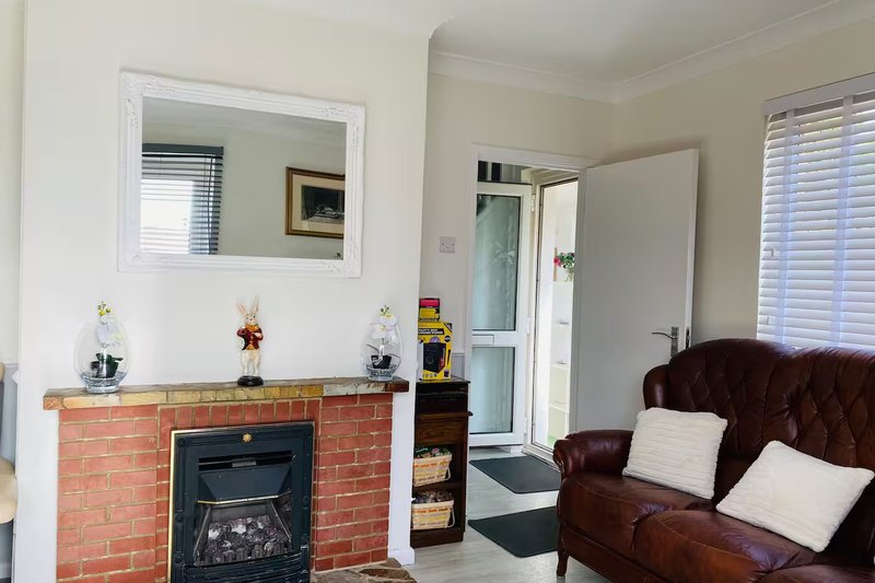 Spacious 5 Bedroom Family Home with Parking | Isle of Wight