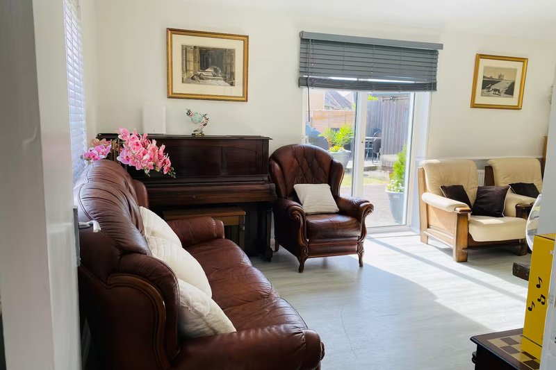 Spacious 5 Bedroom Family Home with Parking | Isle of Wight
