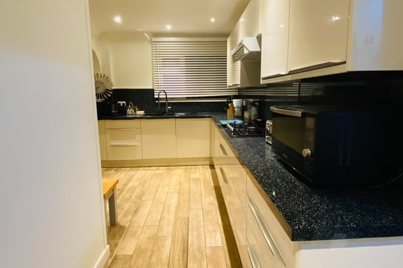 Spacious 5 Bedroom Family Home with Parking | Isle of Wight