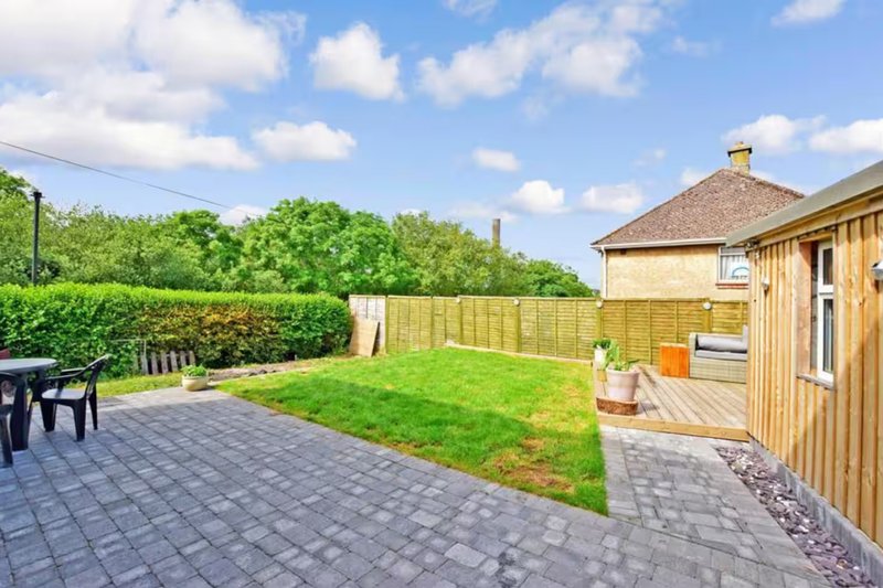 Spacious 5 Bedroom Family Home with Parking | Isle of Wight
