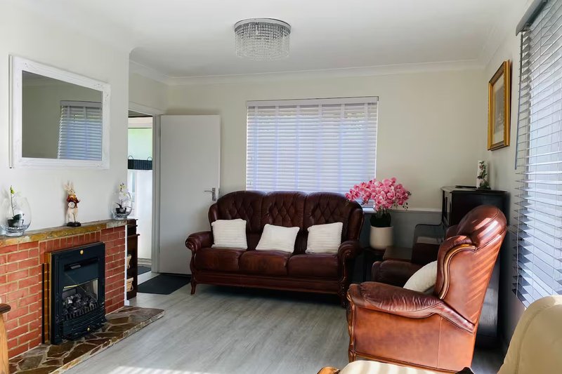 Spacious 5 Bedroom Family Home with Parking | Isle of Wight