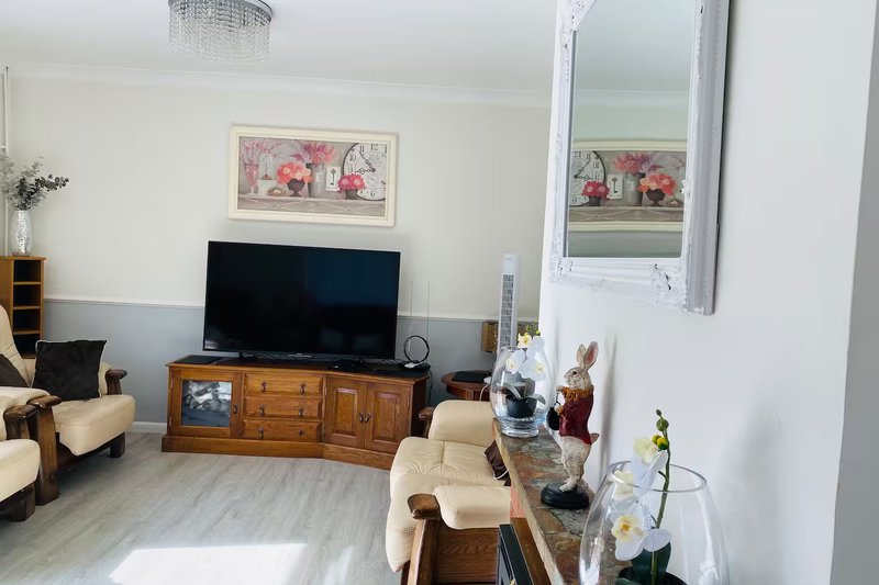 Spacious 5 Bedroom Family Home with Parking | Isle of Wight