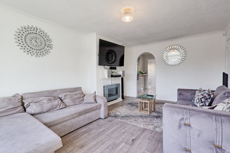 Contemporary 3BR Home 2 Baths, Garden & Drive