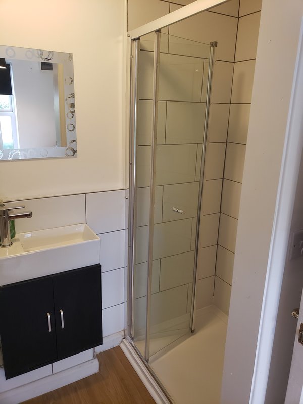 Bedroom 5 ensuite shower room
